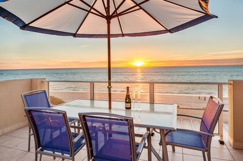 Adelaide Luxury Beach House - New South Wales Tourism  9