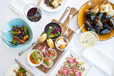 Adelaide Luxury Beach House - New South Wales Tourism  29