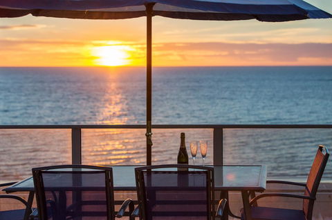 Adelaide Luxury Beach House - New South Wales Tourism  7