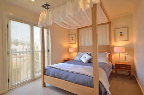 Adelaide Luxury Beach House - New South Wales Tourism  35