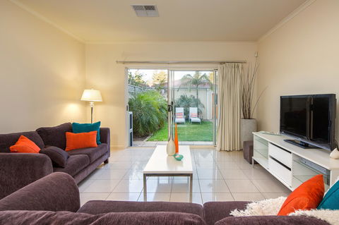 Adelaide Luxury Beach House - New South Wales Tourism  32