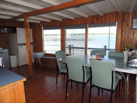 PS Federal Retreat Paddle Steamer Goolwa - New South Wales Tourism  23