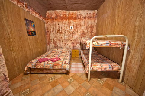 Radeka Downunder Underground Motel - New South Wales Tourism  2