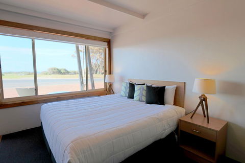 Harbour View Motel - New South Wales Tourism  20