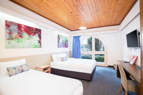 Nightcap At Federal Hotel Mt Gambier - New South Wales Tourism  0