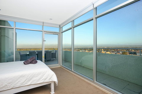 Glenelg Skyline Penthouse - New South Wales Tourism  13