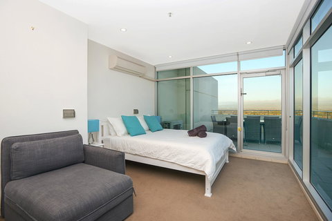 Glenelg Skyline Penthouse - New South Wales Tourism  36
