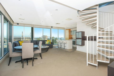 Glenelg Skyline Penthouse - New South Wales Tourism  40