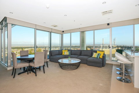 Glenelg Skyline Penthouse - New South Wales Tourism  8