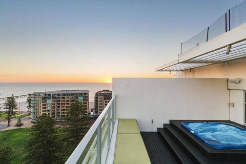 Glenelg Skyline Penthouse - New South Wales Tourism  27