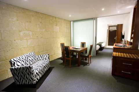The Commodore - New South Wales Tourism  12