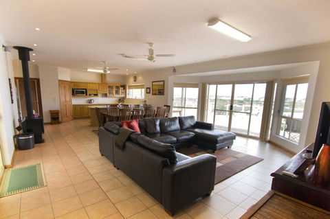 Limestone Ridge - New South Wales Tourism  4