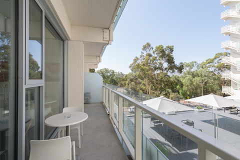 Ther-Rich Elegant 1BR Apartment In Walkerville - New South Wales Tourism  29