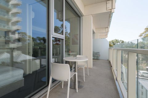 Ther-Rich Elegant 1BR Apartment In Walkerville - New South Wales Tourism  28