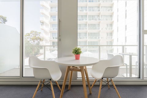 Ther-Rich Elegant 1BR Apartment In Walkerville - New South Wales Tourism  15