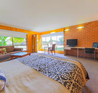 Country Roads Motor Inn Naracoorte - New South Wales Tourism 