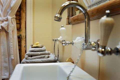 Athelney Cottage Bed And Breakfast - New South Wales Tourism  9