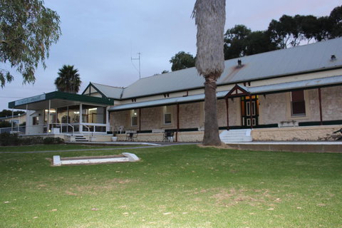 Island Motel Kingscote - New South Wales Tourism  1