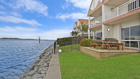 Salt Waterfront Apartment - New South Wales Tourism  4