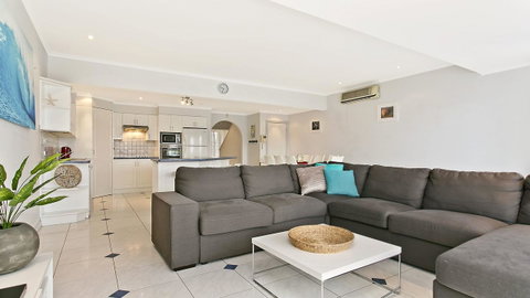 Salt Waterfront Apartment - New South Wales Tourism  8