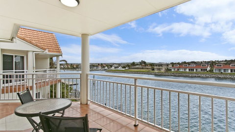 Salt Waterfront Apartment - New South Wales Tourism  9