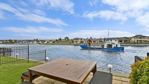 Salt Waterfront Apartment - New South Wales Tourism  0