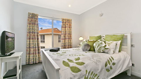 Salt Waterfront Apartment - New South Wales Tourism  12