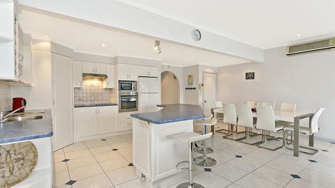 Salt Waterfront Apartment - New South Wales Tourism  1