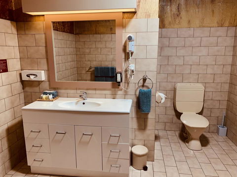 Desert Cave Hotel - New South Wales Tourism  9