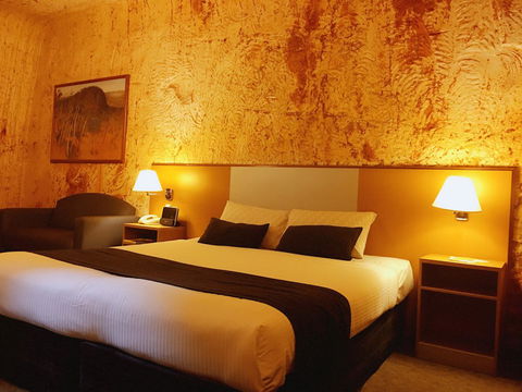 Desert Cave Hotel - New South Wales Tourism  37