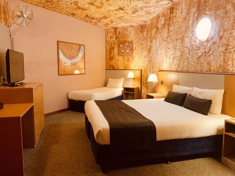Desert Cave Hotel - New South Wales Tourism  23