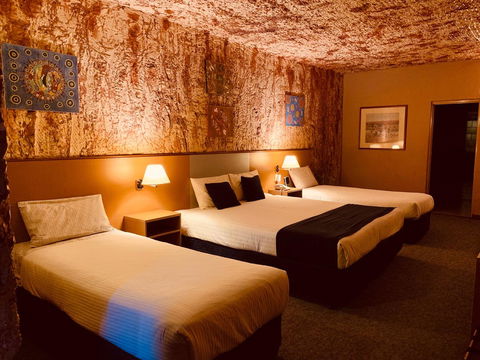 Desert Cave Hotel - New South Wales Tourism  29