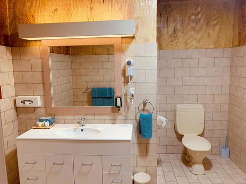 Desert Cave Hotel - New South Wales Tourism  8