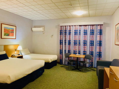 Desert Cave Hotel - New South Wales Tourism  26