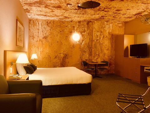 Desert Cave Hotel - New South Wales Tourism  18