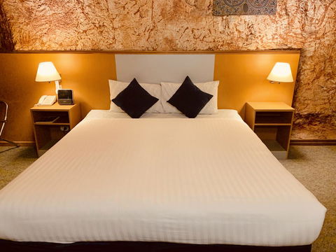 Desert Cave Hotel - New South Wales Tourism  1