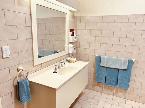 Desert Cave Hotel - New South Wales Tourism  21