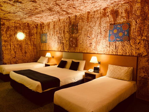 Desert Cave Hotel - New South Wales Tourism  33