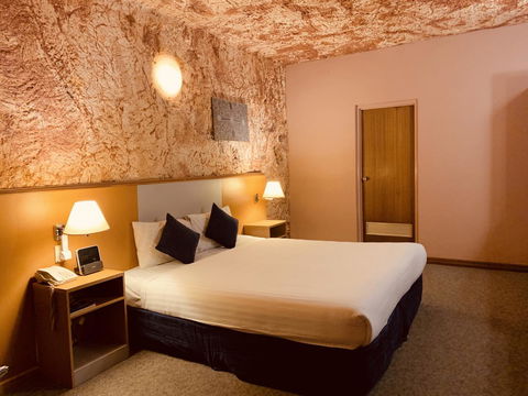 Desert Cave Hotel - New South Wales Tourism  4