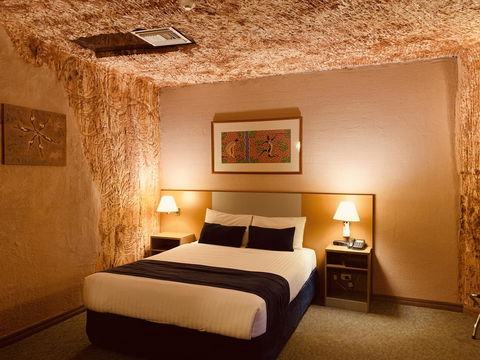 Desert Cave Hotel - New South Wales Tourism  12