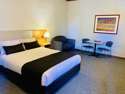 Desert Cave Hotel - New South Wales Tourism  19