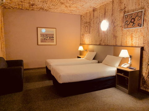 Desert Cave Hotel - New South Wales Tourism  7