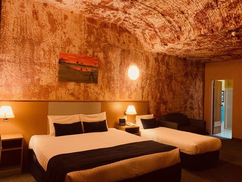 Desert Cave Hotel - New South Wales Tourism  25