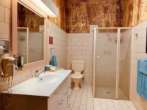 Desert Cave Hotel - New South Wales Tourism  5