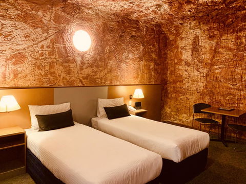 Desert Cave Hotel - New South Wales Tourism  15