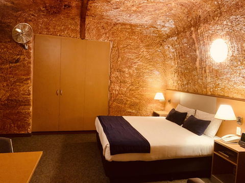 Desert Cave Hotel - New South Wales Tourism  14