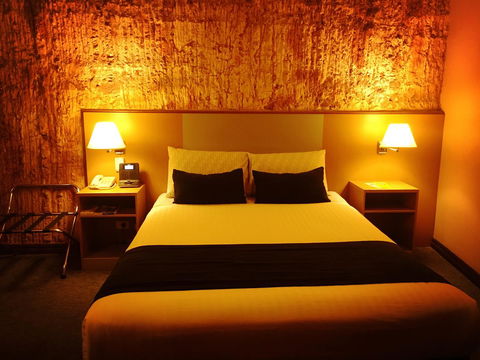 Desert Cave Hotel - New South Wales Tourism  38