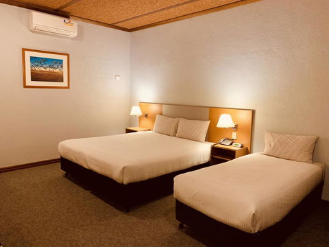 Desert Cave Hotel - New South Wales Tourism  22