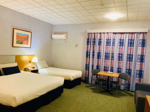Desert Cave Hotel - New South Wales Tourism  32