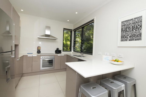 Boom 6 Boomerang Beach - New South Wales Tourism  11